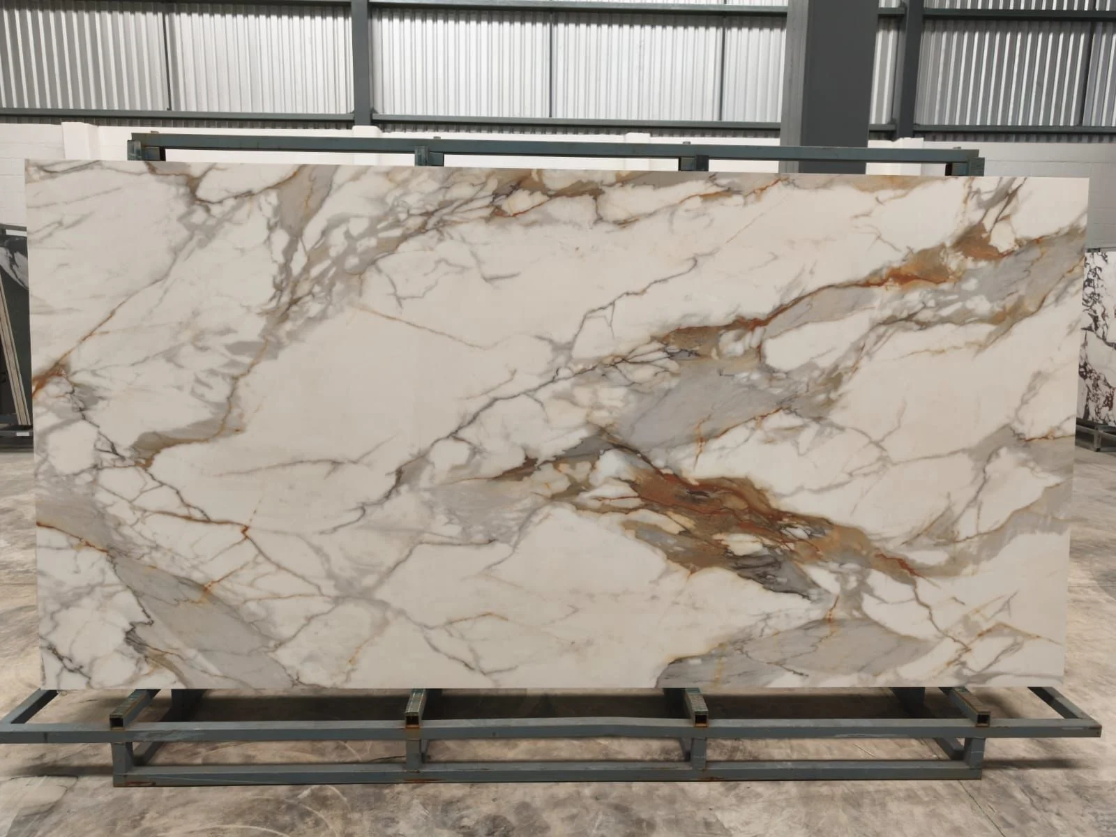 Placa de piedra tecnológica en Ultra Gran Formato — stock disponible en Mérida Yucatán
